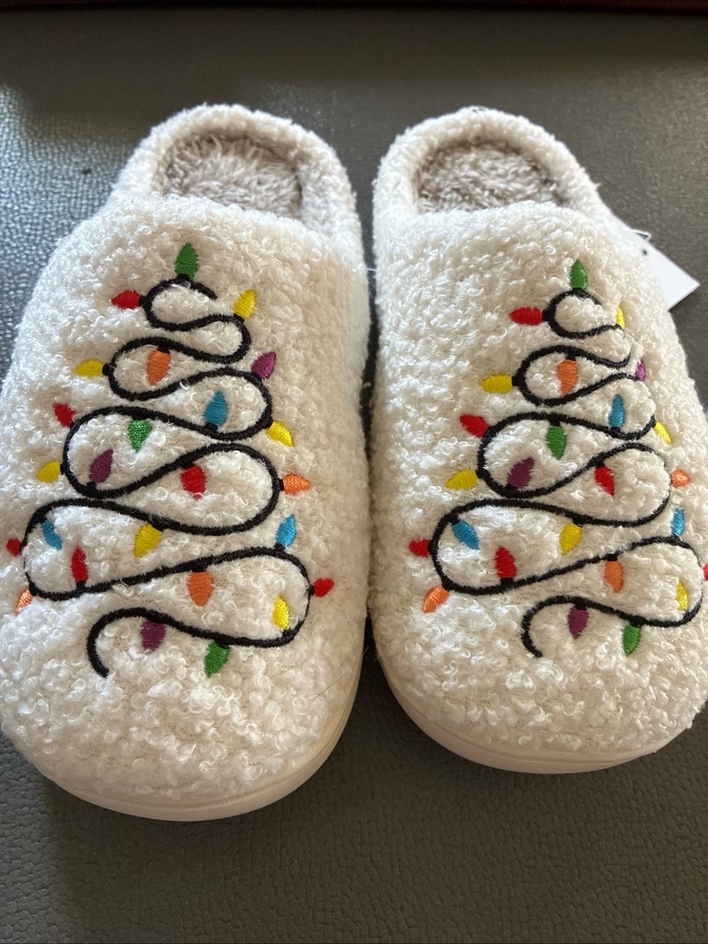 Women’s Fuzzy Off White Holiday Christmas Light Xmas Slippers small Medium 6 7